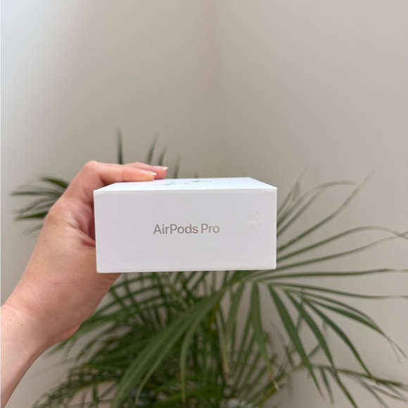 AirPods Pro Box - Picture 3 of 5